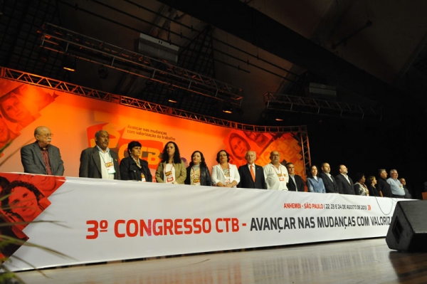 Lideranças políticas e sindicais prestigiam abertura do 3º Congresso da CTB