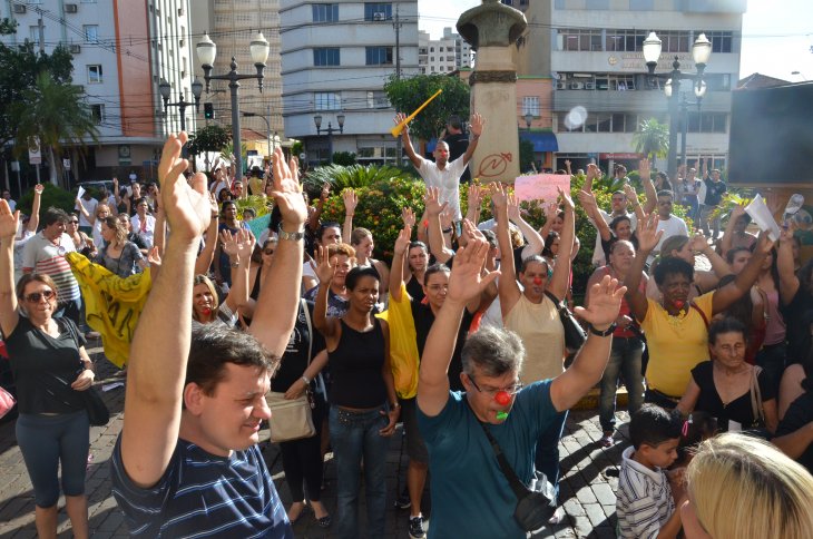 Protesto no Palácio Rio Branco encerra segundo dia de greve na Saúde