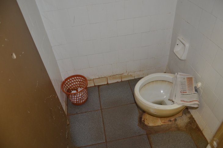 Infraestrutura coloca jornais no lugar de papel higiênico nos banheiros dos servidores: COF – Sindical apura o caso
