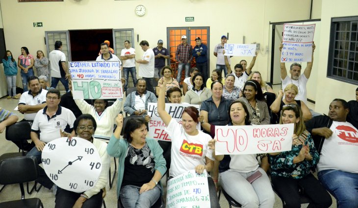 Sindicato e trabalhadores fazem manifestação por jornada de 40 horas em Guatapará
