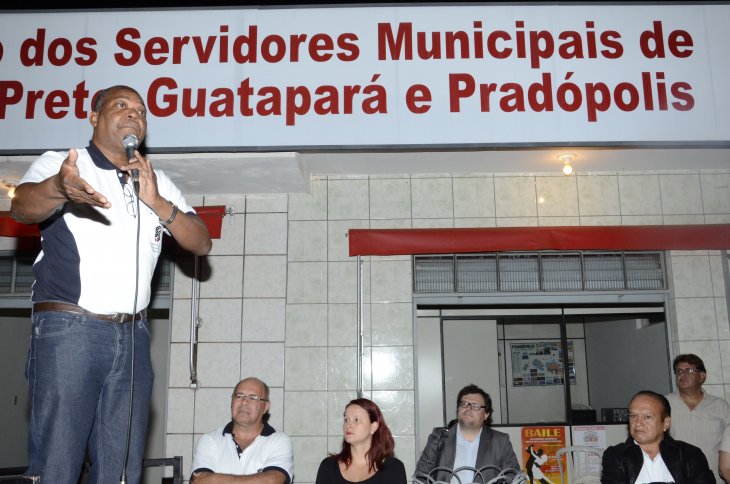 Trabalhadores de Pradópolis decretam greve em assembleia no Sindicato