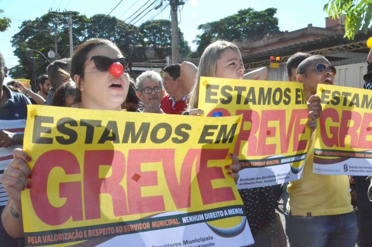 Chuva de pedidos de liminares do governo não consegue minar a maior greve da história de Ribeirão