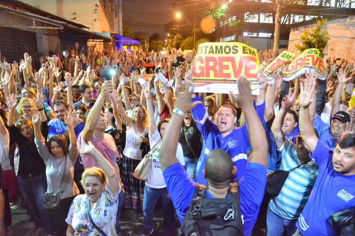 Governo faz proposta de reajuste parcelado, servidores recusam e greve já é maior da história de Ribeirão