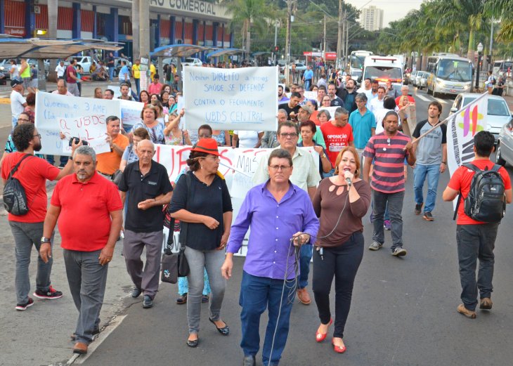 Sindicato participa de "abraço" à UBDS Central e protesta contra fechamento da unidade