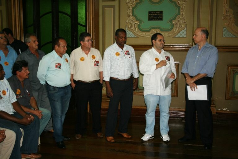 CAMPANHA SALARIAL 2011 – Servidores entregam pauta de reivindicação