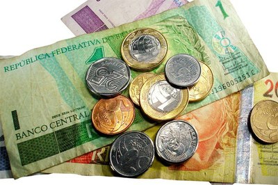 Governo anuncia salário mínimo de R$ 622,73