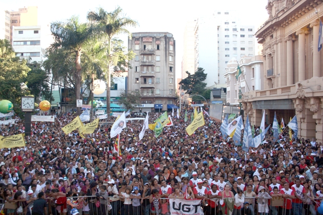 Festa do 1º de Maio reúne mais de dez mil trabalhadores