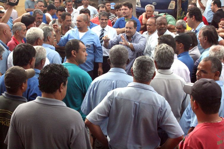 Contra terceirização: Trabalhadores do Daerp cruzam os braços