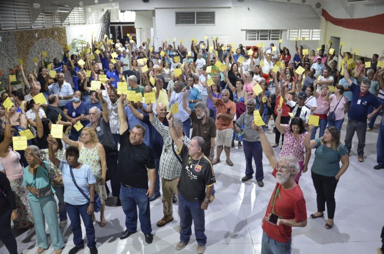Assembleia: Servidores aprovam Greve em Ribeirão Preto