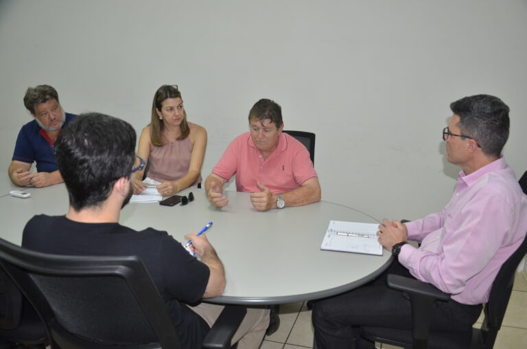 ADM: Direção do Sindicato se reúne com secretário e debate assuntos importantes para os servidores
